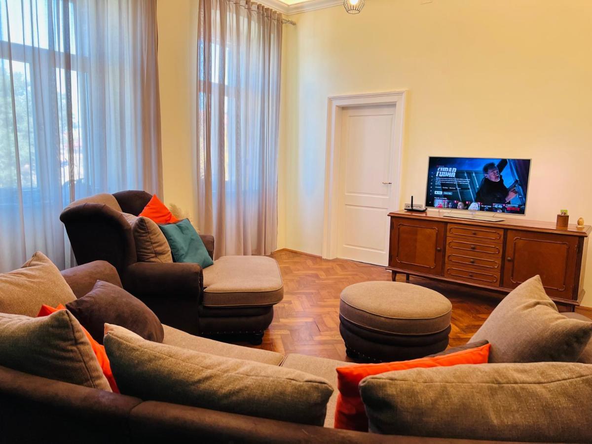 Apartment For Special Getaway Rose พูลา ภายนอก รูปภาพ