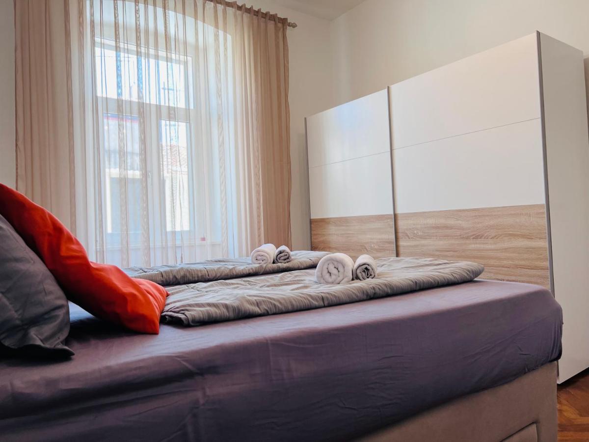 Apartment For Special Getaway Rose พูลา ภายนอก รูปภาพ